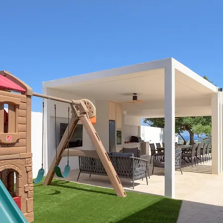 וילה Elia Villa, With Pool, Seaviews & Iconic Design, By Thinkvilla *